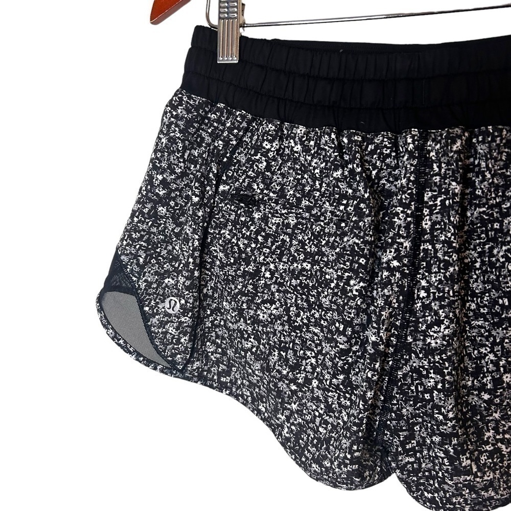 Lululemon Hotty Hot Short (2 1/2" ) - Picture 9 of 14